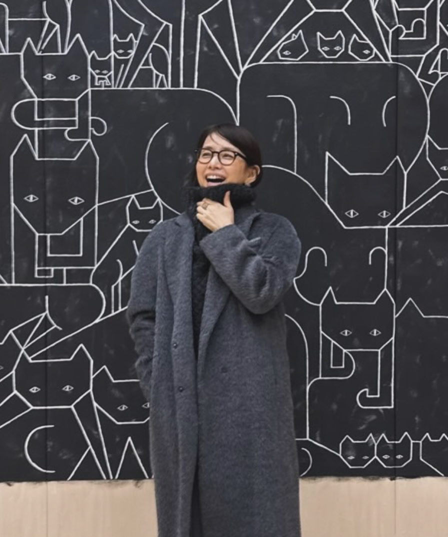 石田ゆり子、美術館での“癒やしショット”を公開！ミナ ペルホネンの世界観に「絨毯にして欲しい」と感激