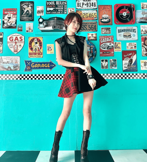 バヨリン弾きのAyasa「ミニスカロック」衣装でファン魅了！