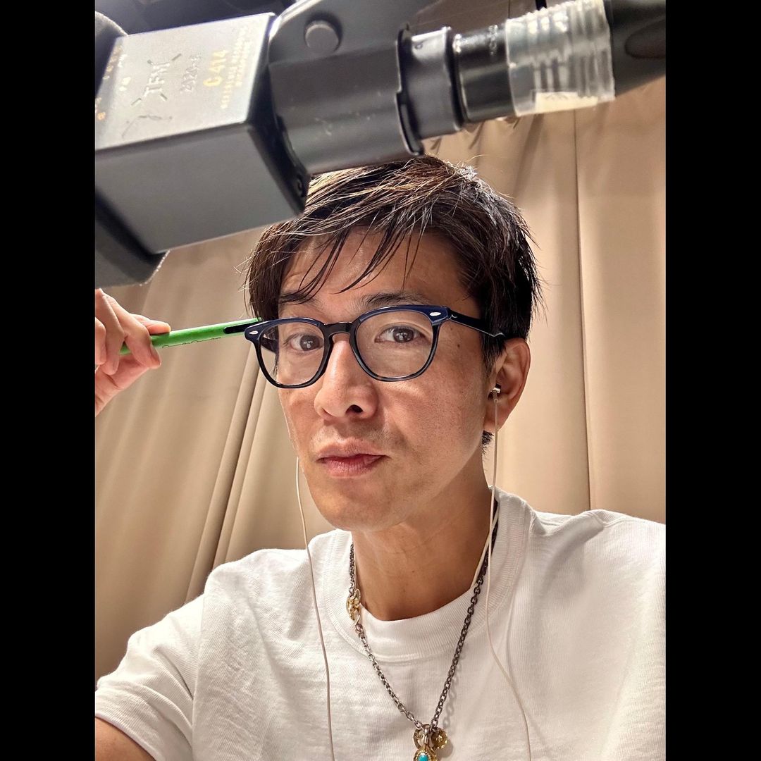 キムタクがシンプルな白シャツを着こなし一言「ありがとうございましたぁ〜！」 ⁡