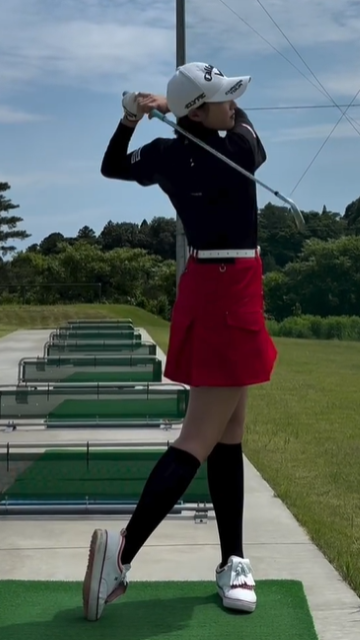 「めっちゃ参考になる」女子プロゴルファー・三浦桃香のスイング映像が必見級の価値アリ！