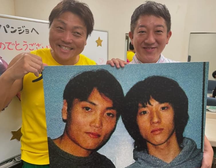 人気芸人〇〇が昔のコンビ写真を公開！！28年ぶりのパンジョ訪問レポ