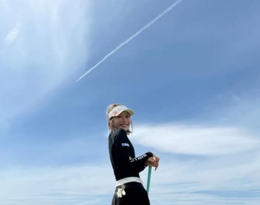 プロゴルファー金田久美子が富士山が望めるゴルフ場に大興奮！