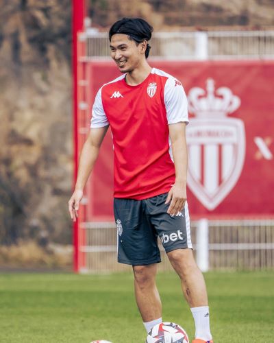 “モナ王”南野が新シーズンに向けトレーニング開始！