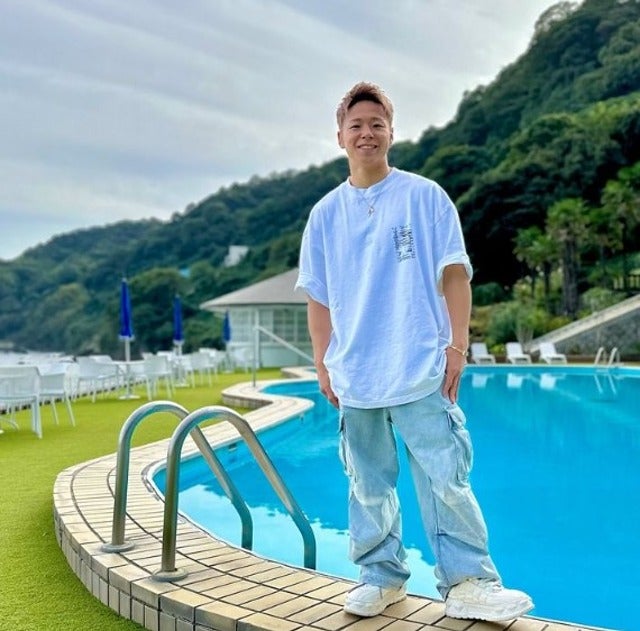 武尊が熱海で番組撮影！「久しぶりに海見れてリフレッシュ！」