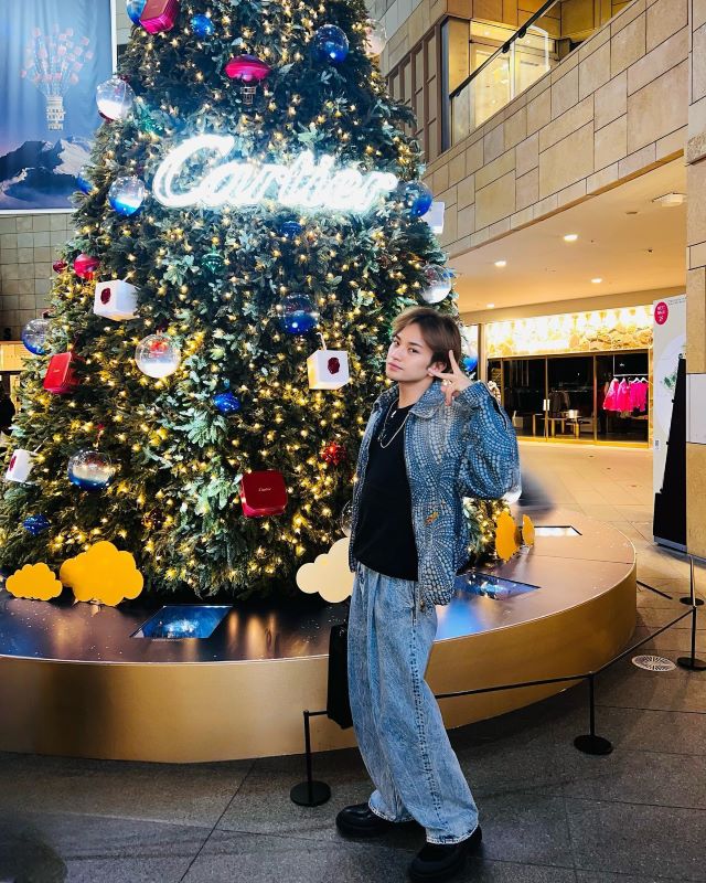 「さあクリスマスはじめよ🎄」中島健人がツリーとのクリスマスショット公開💖