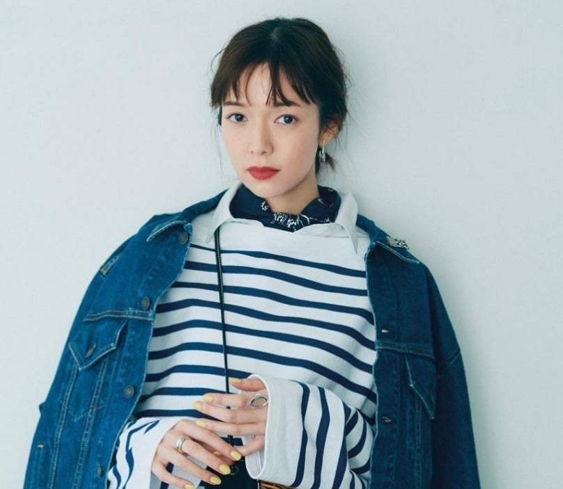 佐藤栞里の春服コーデが「お洒落」と話題💓