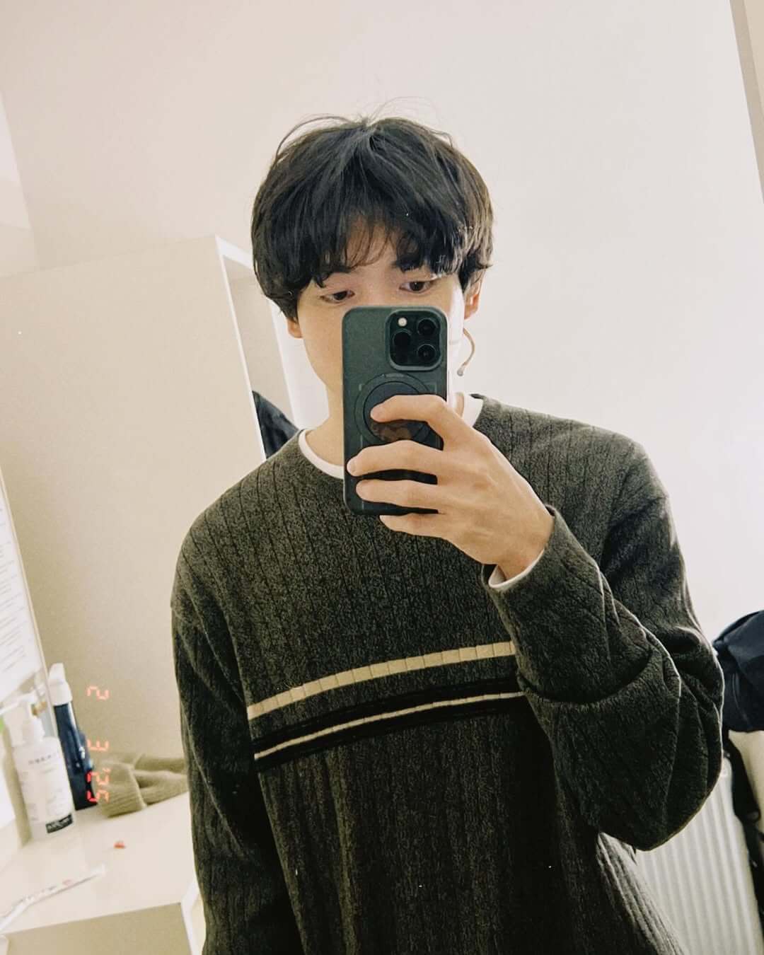 ミュージカル「HERO」で主演を務める有澤樟太郎がオフショットを公開！