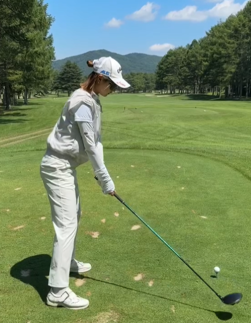 「スイングすんばらしいです」プロゴルファー・井上莉花 練習風景を披露！ファンも感動のナイスショット連発！？
