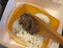 西山茉希、「好きと好きを掛けてスペシャルへ」フィレオフィッシュ×トリュフペーストの絶品アレンジ披露！