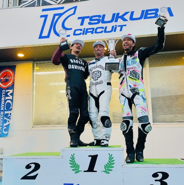 表彰台でもわかるスタイルの良さに驚愕⁉元TOKIO長瀬智也がレースで3位入賞！