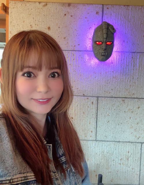 「石仮面が呼んでいる」中川翔子がジョジョの石仮面を披露！