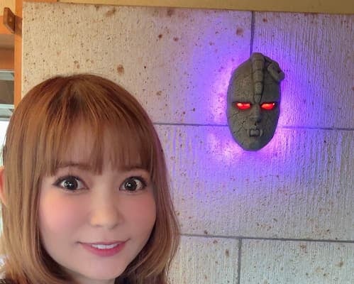 「石仮面が呼んでいる」中川翔子がジョジョの石仮面を披露！