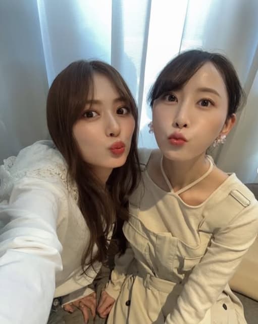 松井玲奈が内田理央とのスコーンを食べるデートを投稿！