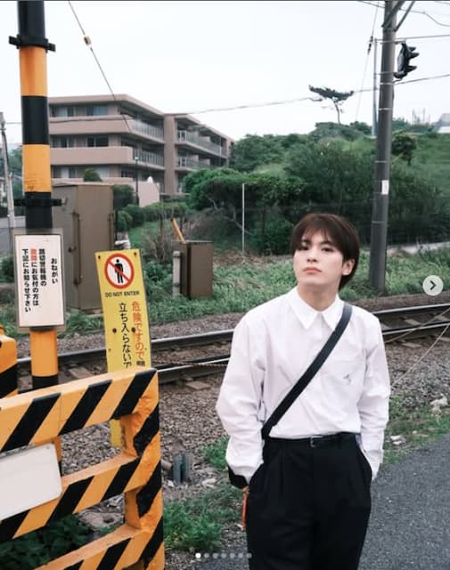 松倉海斗がエモチルな江ノ電ショットを投稿！
