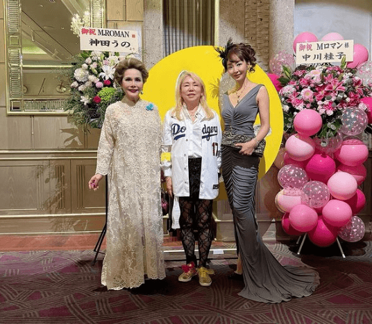 神田うの、デヴィ夫人・ドン小西など大御所結集パーティーで感激！ドジャースユニフォーム着用の社長と3S公開が話題に