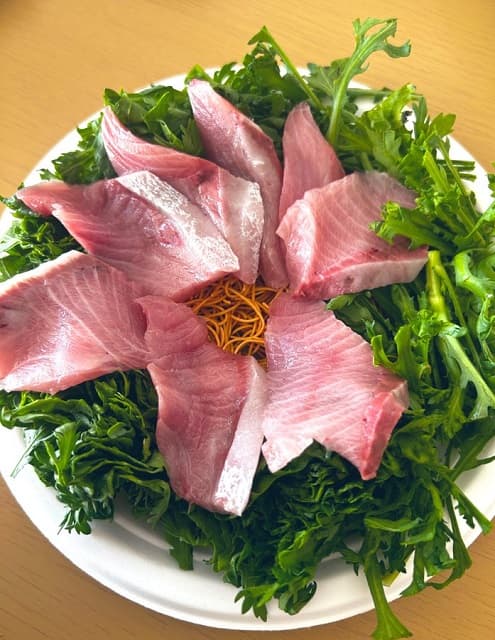 「ラフレシアかと思った」ホロライブ VTuberの作ったサラダの見た目が芸術的だと話題に