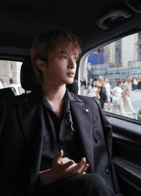 「圧倒的帝王感」人気アイドルのカッコ良すぎる最新投稿に反響続々