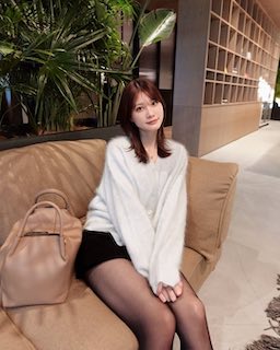 超人気モデル 春服コーデで登場 美脚披露でファン悶絶「破壊力ヤバっ！！！」