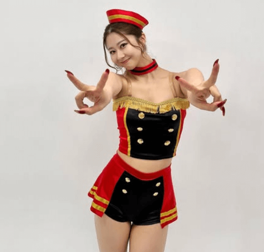 「サムライになってたわたし」美女ラウンドガール、コス姿＆トレーニングモードのショットを公開！ファン注目の眼差し