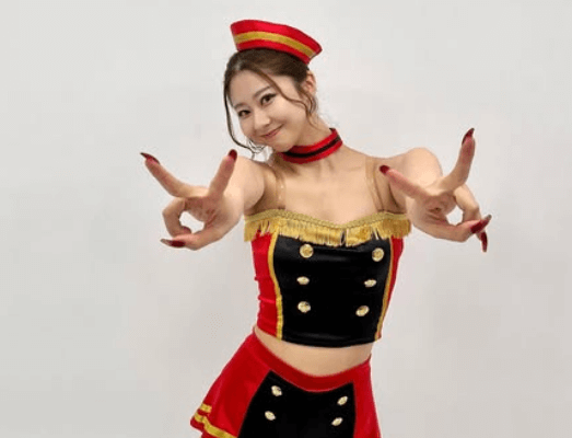 「サムライになってたわたし」美女ラウンドガール、コス姿＆トレーニングモードのショットを公開！ファン注目の眼差し