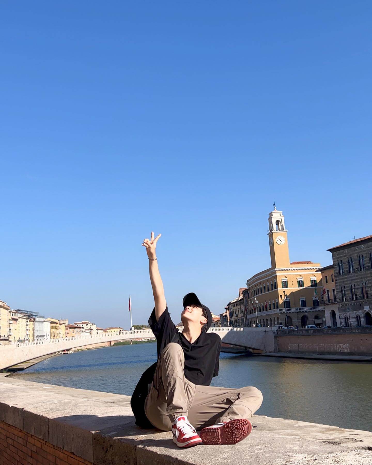 SEVENTEEN・ジョンハンがイタリアでのオフショット公開📸