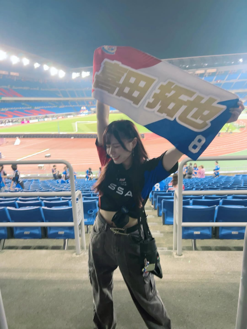 ヘソ出し激カワユニスタイルにファン歓喜！元放プリ・山口みらん、マリノス応援ガチショットに注目！