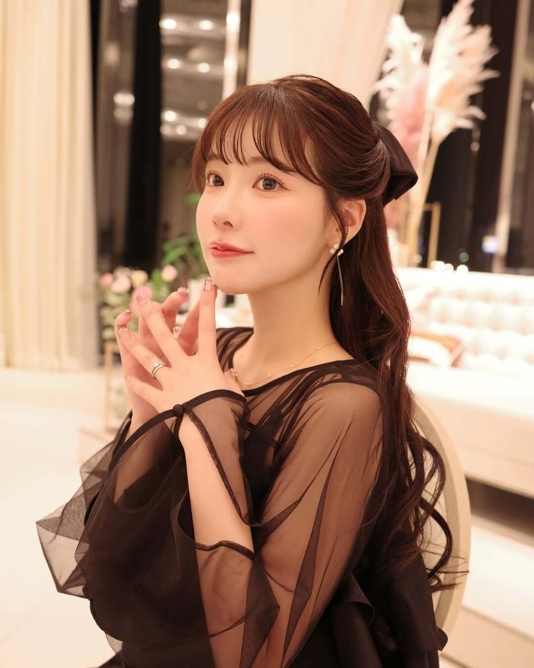 女性が憧れる人気YouTuber・えみ姉、大切な後輩の結婚式に参列したことを報告！