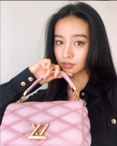 キムタクの次女・Kokiの最新ショットが話題に!? ルイヴィトンのバッグを持つ姿がかっこいい...👀✨