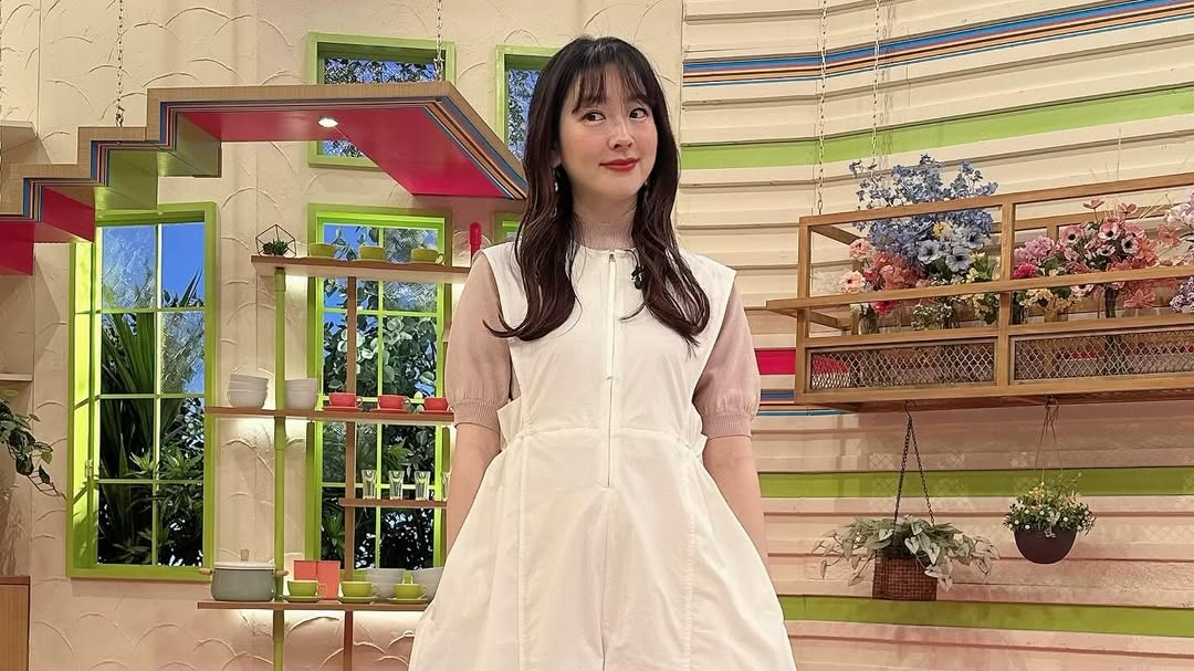 「色物すきです」三上真奈アナ、カラフルコーデでファンを魅了！？