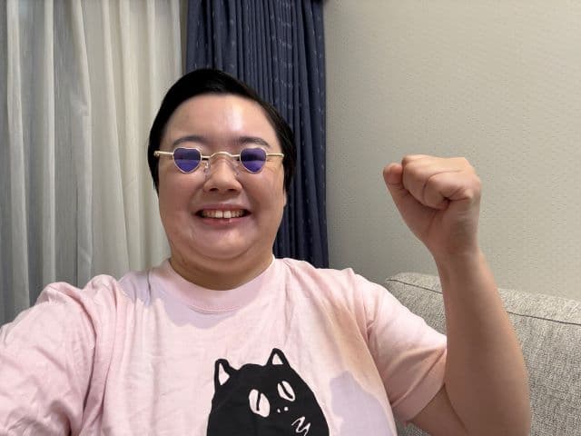 やす子が届ける朝の元気エール！ガッツポーズ姿にファンから「元気もらえる」コメント続々