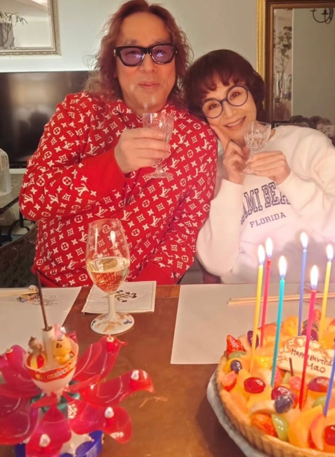 大地真央、顔寄せラブラブ夫婦2ショットにファン歓喜！「うぁー素敵！」「幸せオーラ！やばーい」