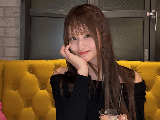 「うるうるした目が可愛すぎる」人気ラウンドガール、イタリアンレストランで魅せた”ときめき・ショット”がファンを魅了「心洗われる」