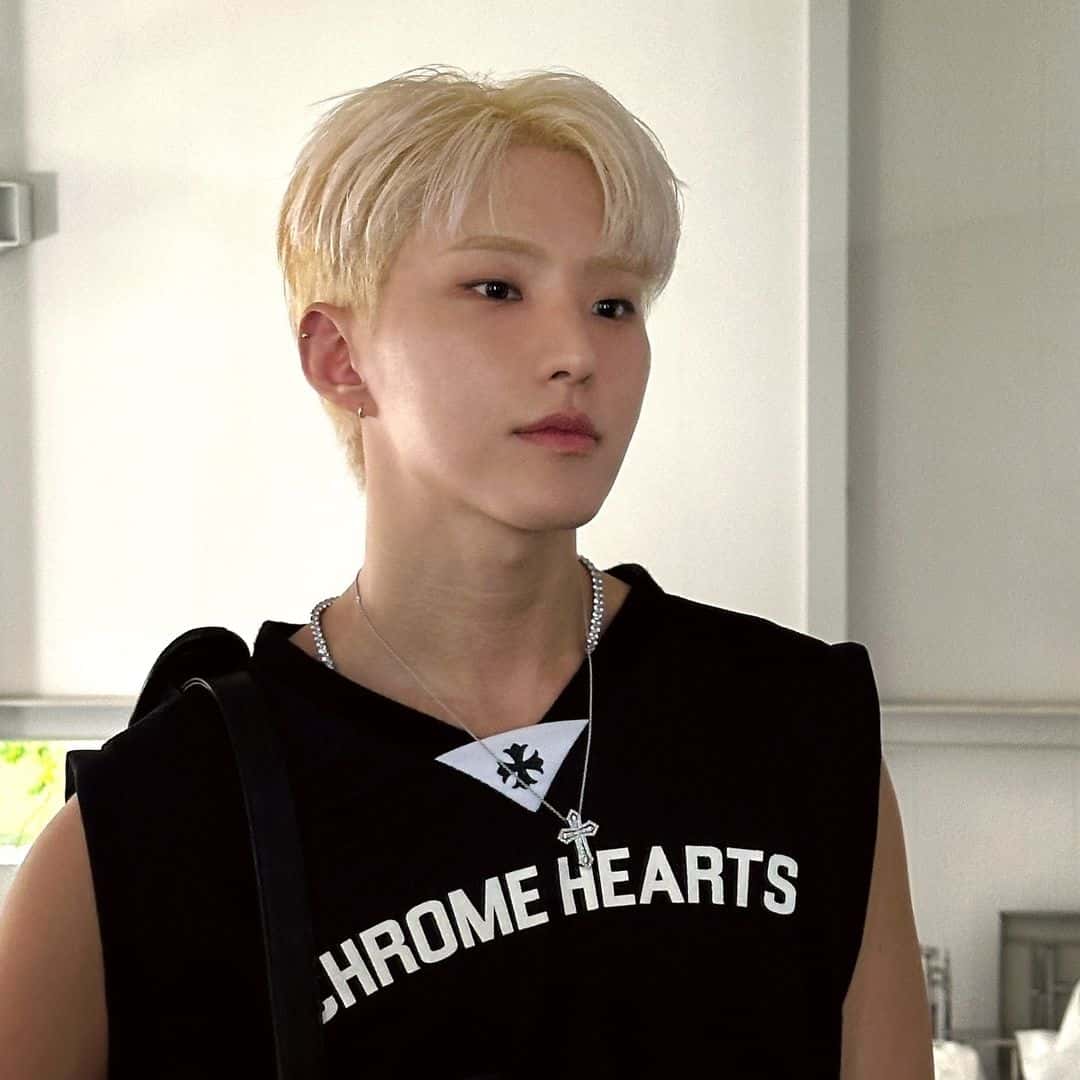 「金髪にオールブラックは最高！！」韓国アイドルの最新ショット