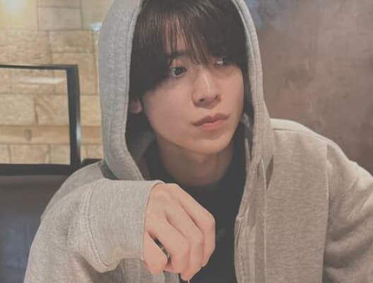 「ビジュ爆イケ過ぎる」松島聡のフード姿がカッコ良すぎるとファン悶絶