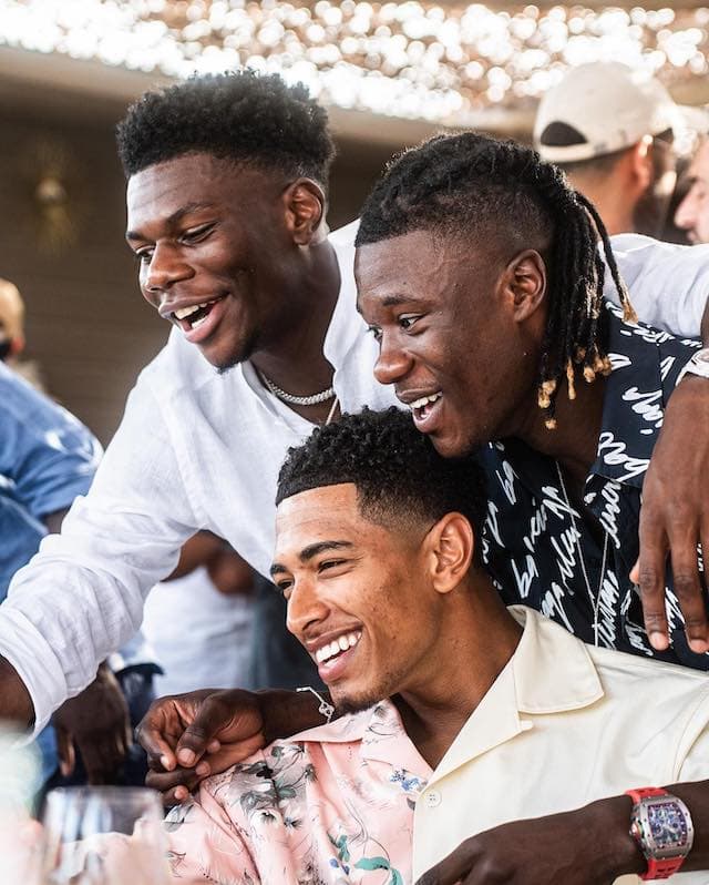 大活躍中のベリンガム、ピッチの外でも早速中心選手に!?