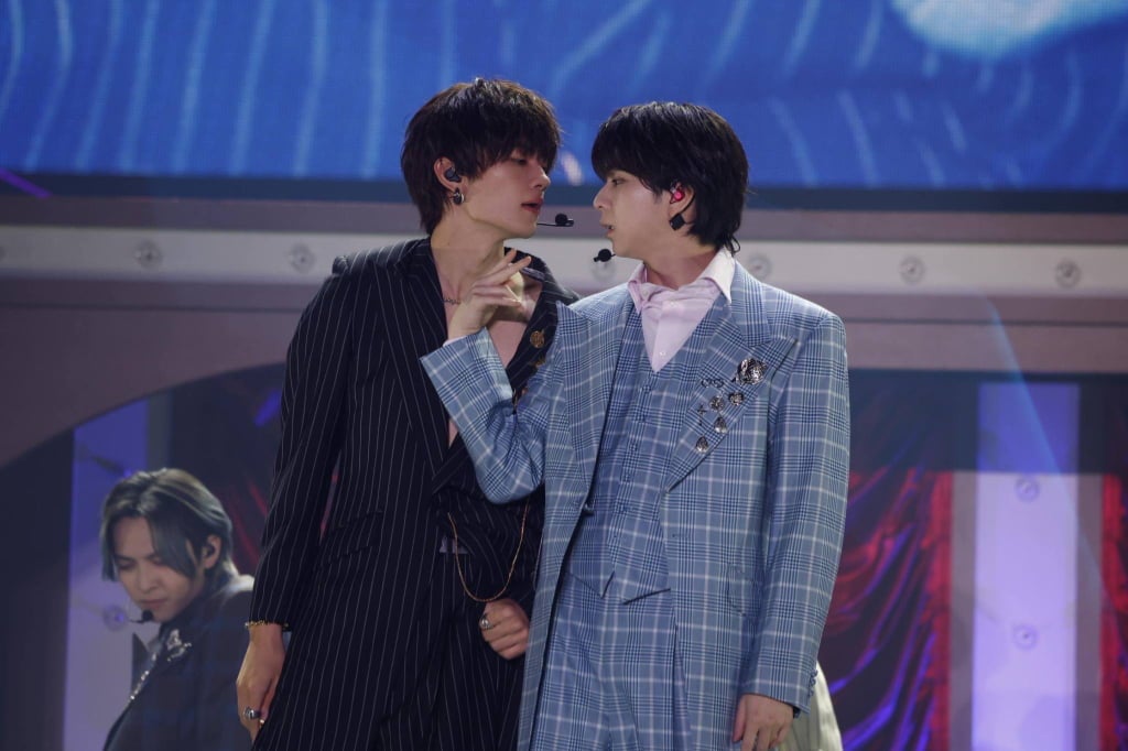 男性アイドル2人の“ドキドキショット”にファン悶絶！「こういう振り付けって恥ずかしい」