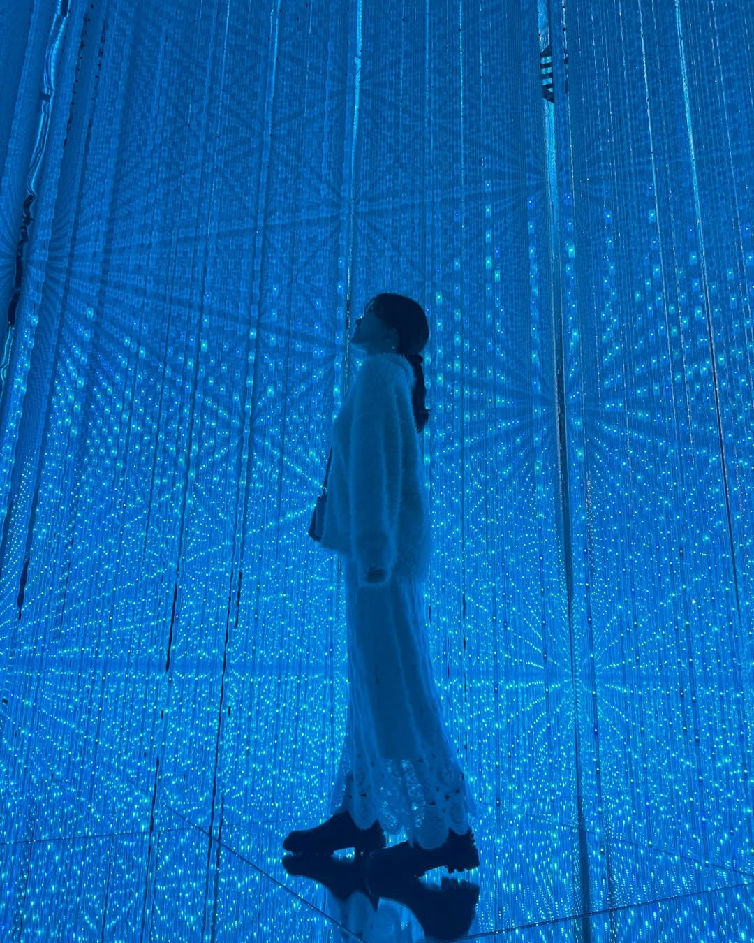 白石麻衣 「なりゆき街道旅」での神秘的なオフショットを公開！