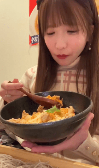 「年越しおそば70杯目」もえあず、尋常じゃない食べっぷりムービーにファン驚愕!?