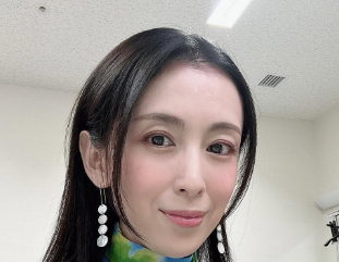 雛形あきこ、『よじごじDays』生放送前にシンプルコーデを披露！