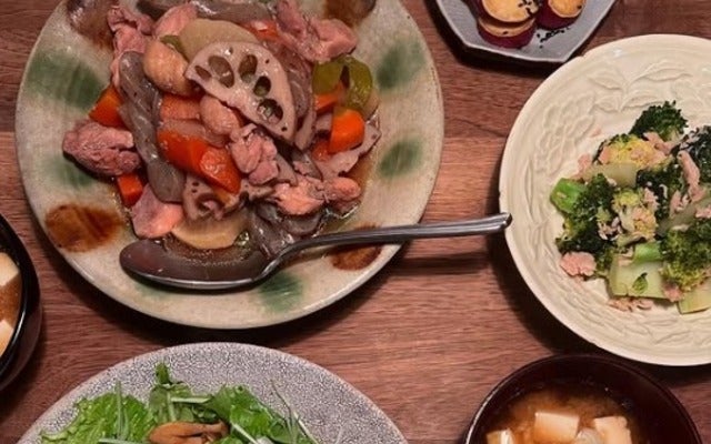 安田美沙子が買い出しにいかず、あるもので野菜たっぷりごはんを作る！