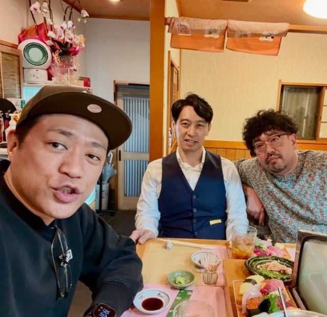 はなわが寿司屋で放送作家の後輩の誕生日をお祝い！