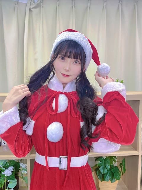 「やばカワじゃねぇっすか…」人気急上昇中の女性声優が初のサンタ姿を披露！キュートな姿でファン悩殺