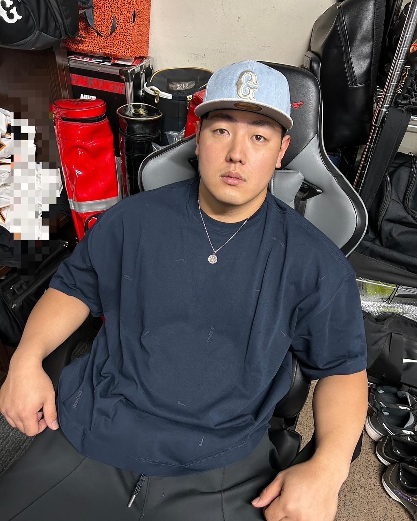 巨人HOMEGAME別注の限定キャップが格好良すぎる「岡本選手の顔、最高」