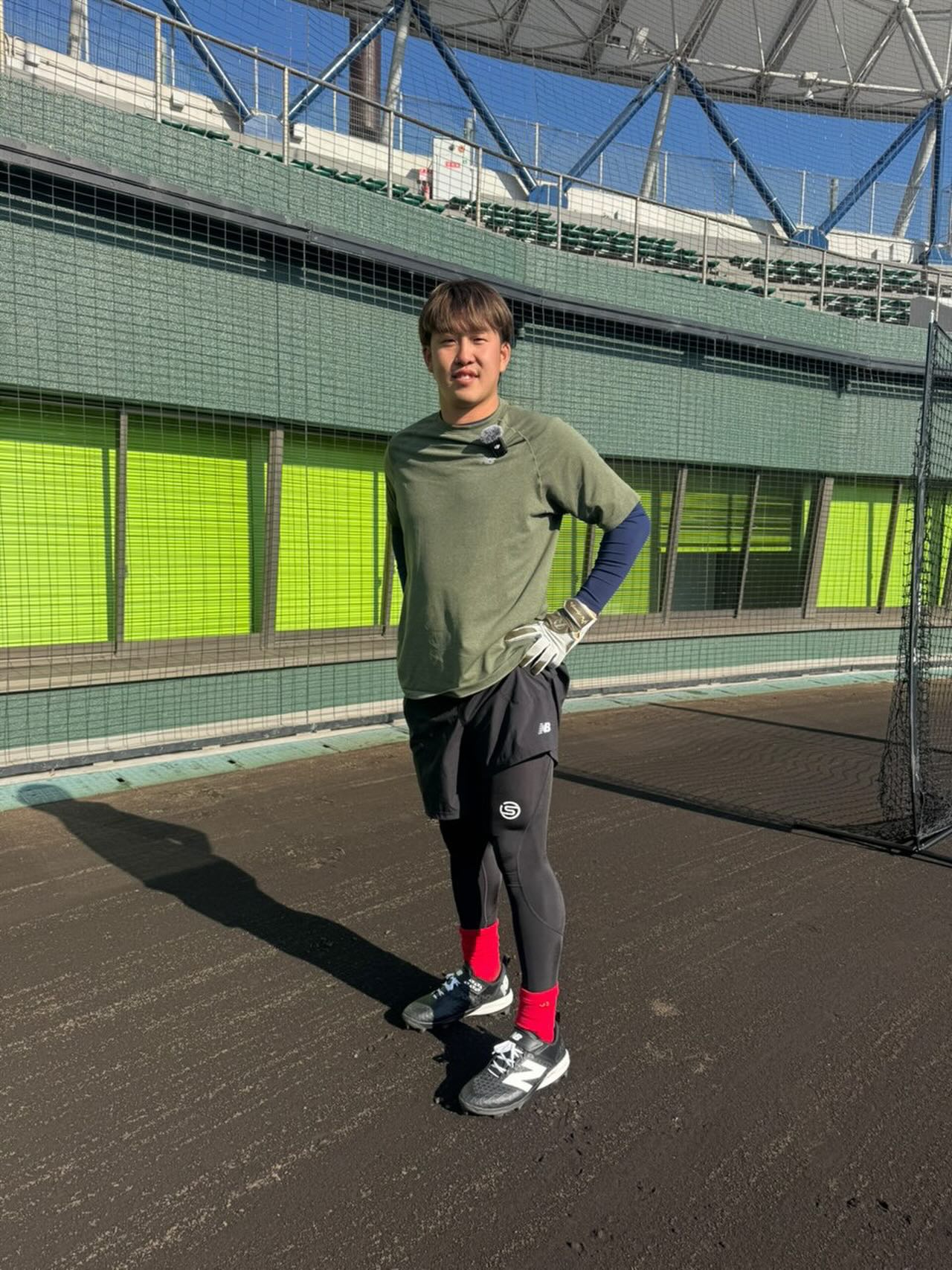 小園海斗が自主トレで「skins」スパッツ着用　身体を考えた準備で新シーズンへ意欲