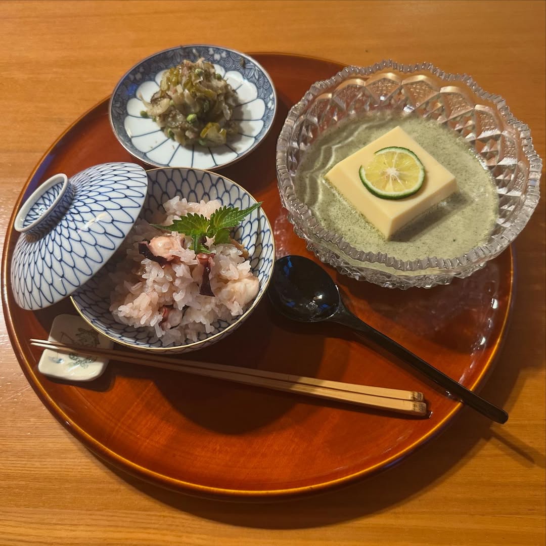 「上出来や！」女優兼落語家・三林京子、長谷川平蔵の好物である〇〇〇ご飯を満喫