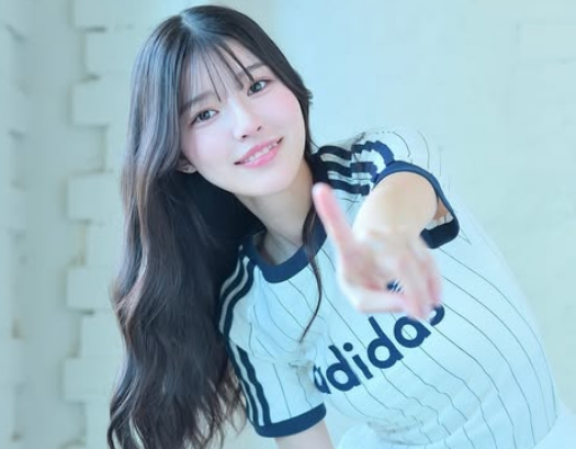 人気レースクイーンが語る幸福感！スポーティールックの”ときめきショット”も披露「Oh Yeah」