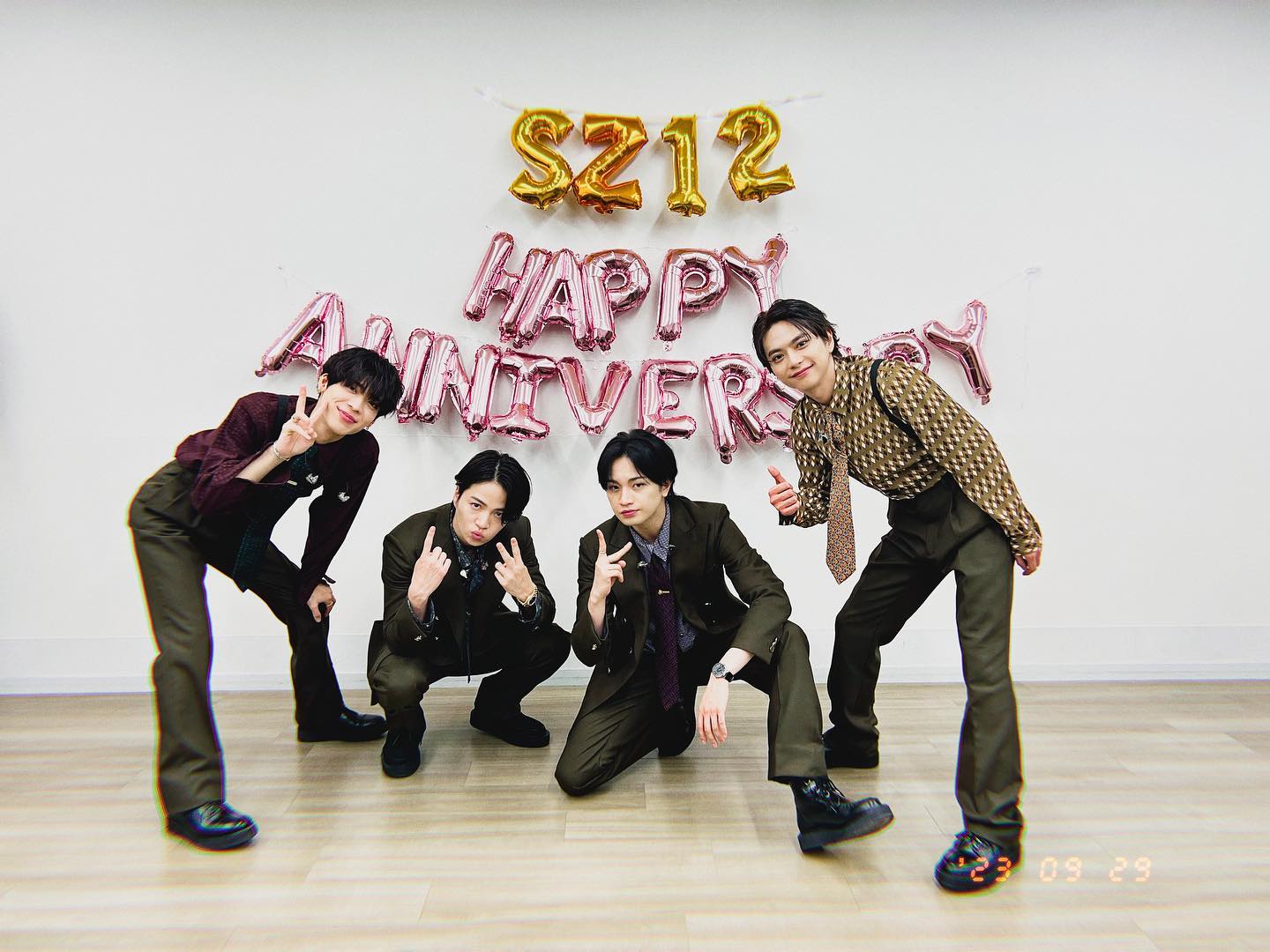 セクゾがデビュー12周年❤️中島健人が愛溢れるショットを公開「Sexy Thank You🌹✨」