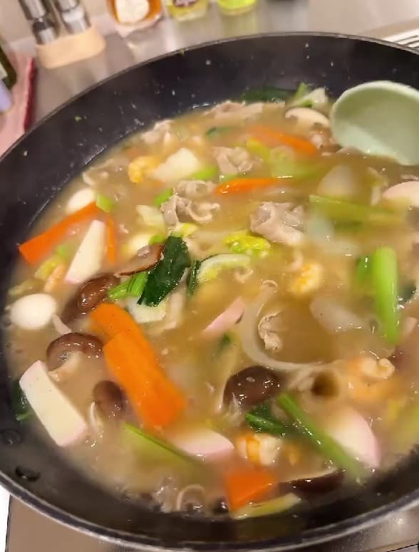 小川菜摘の、おうちで作れる本格中華丼レシピが大注目！