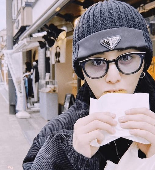 山田涼介「番犬に吠えられた」、鎌倉ウォーク＆大仏様を目指す”眼鏡