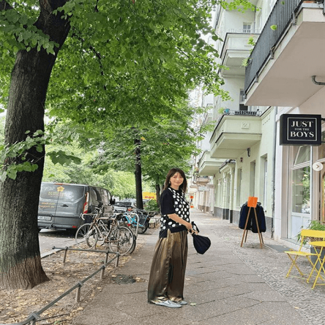 【蛯原友里】ドイツ・ベルリンで息子が撮ってくれた写真に上機嫌